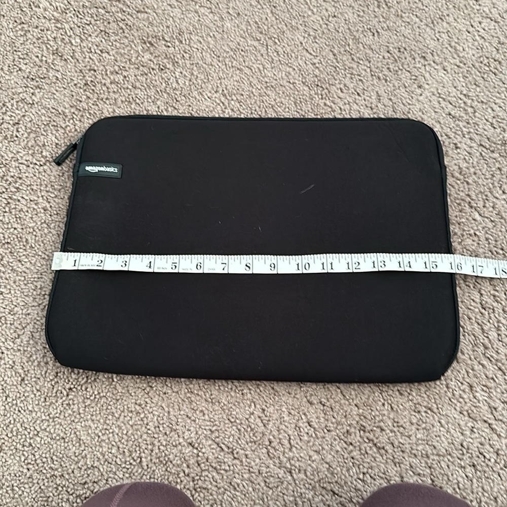 Amazon Essentials Black Soft Travel Laptop Case - Picture 3 of 7